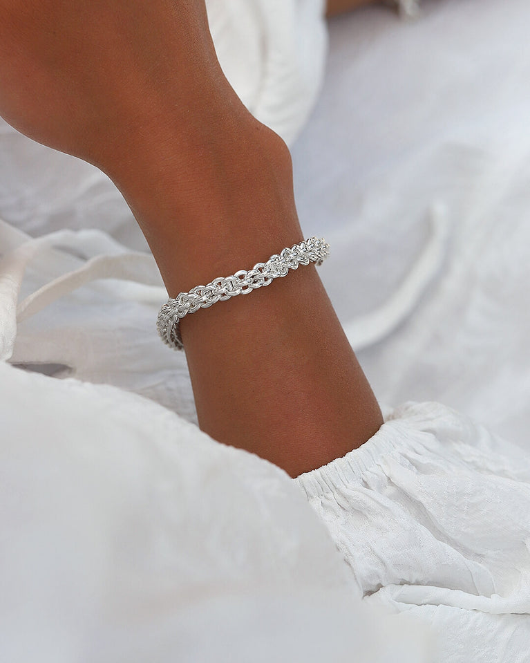 T-bar Chain Bracelet in Sterling Silver plated-316L stainless steel from Waldor & Co. The model is Avant Chain Polished.