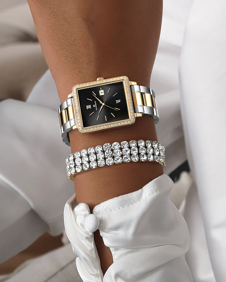 A 14k gold plated stainless steel chain in silver from Waldor & Co. One size. The model is Tennis Trio Chain Polished