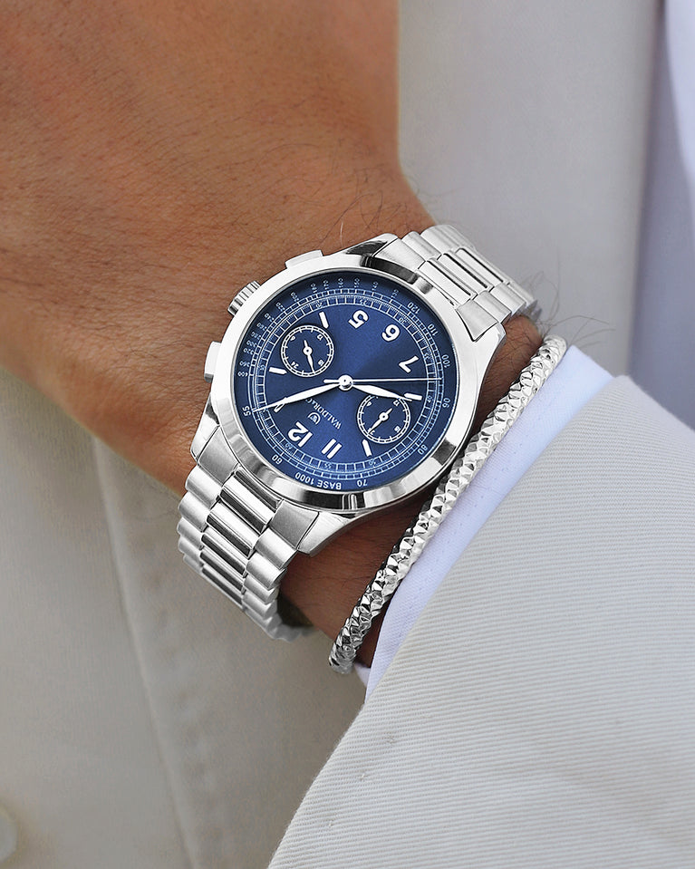 A round mens watch in rhodium-plated silver from Waldor & Co. with blue sunray dial and a second hand. Seiko movement. The model is Chrono 39 Porto Cervo.