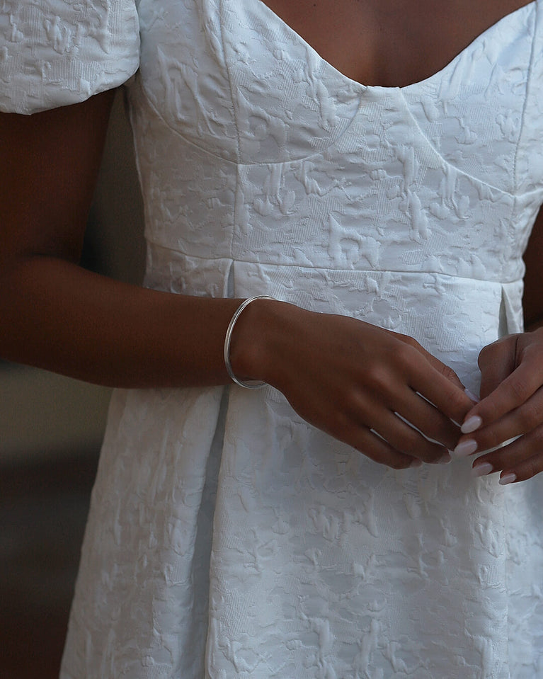 A Square Bangle in 925 Sterling Silver from Waldor & Co. The model is Pure Bangle Sterling Silver