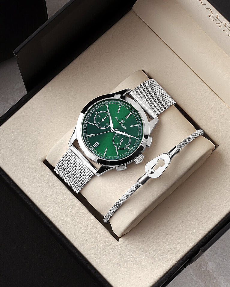 A round mens watch in rhodium-plated silver from Waldor & Co. with deep-green sunray dial and a second hand. Seiko movement. The model is Chrono 39 Sardinia 39mm.